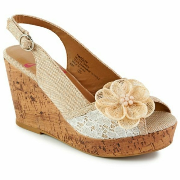 Jellypop Shoes - Jellypop tall tan sandals size 8.5 M